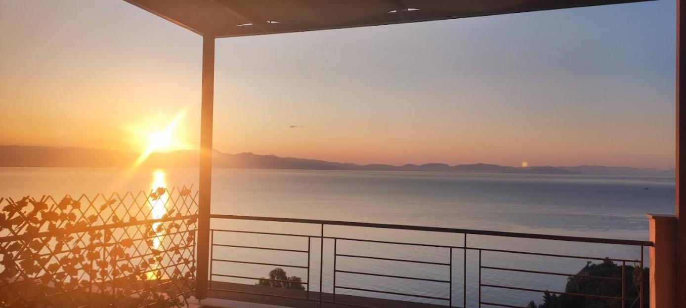 Simply Meraki Gytheian Apt With Panoramic Sea View Gytheio Exterior foto